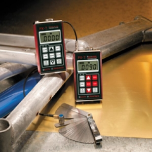 Thiết bị đo chiều dày thép bằng sóng siêu âm